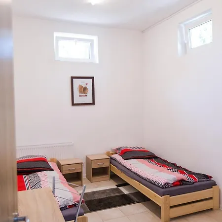 Pod Skrzydlami 24 * Baniocha